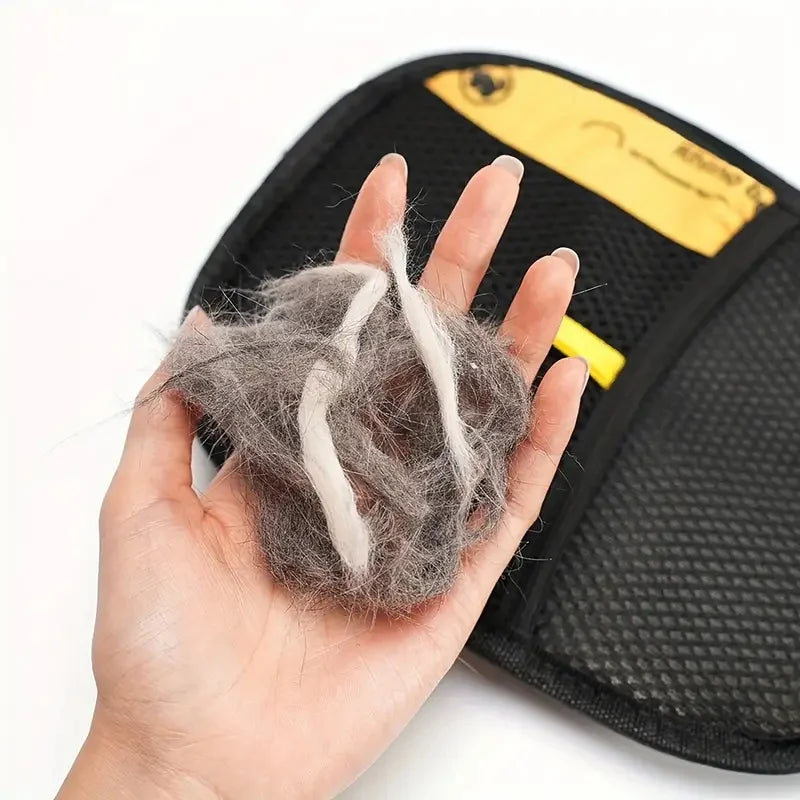 Resultado del guante quitapelos para mascotas: gran cantidad de pelo recogido en una sola pasada – AmaDog