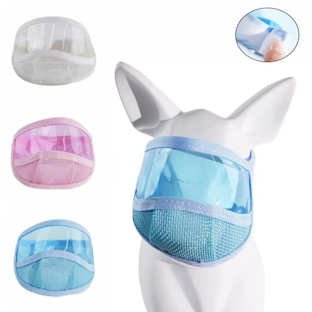 Bozal transparente para gatos en colores azul, rosado y blanco con malla de ventilación.